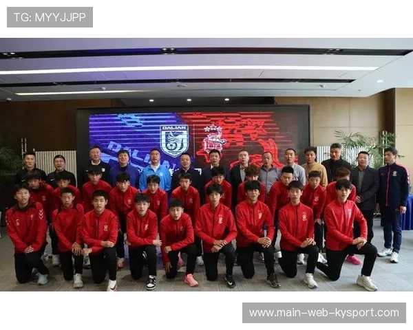 斯坦丘正式加盟大连英博，领衔中场参与全队分组对抗