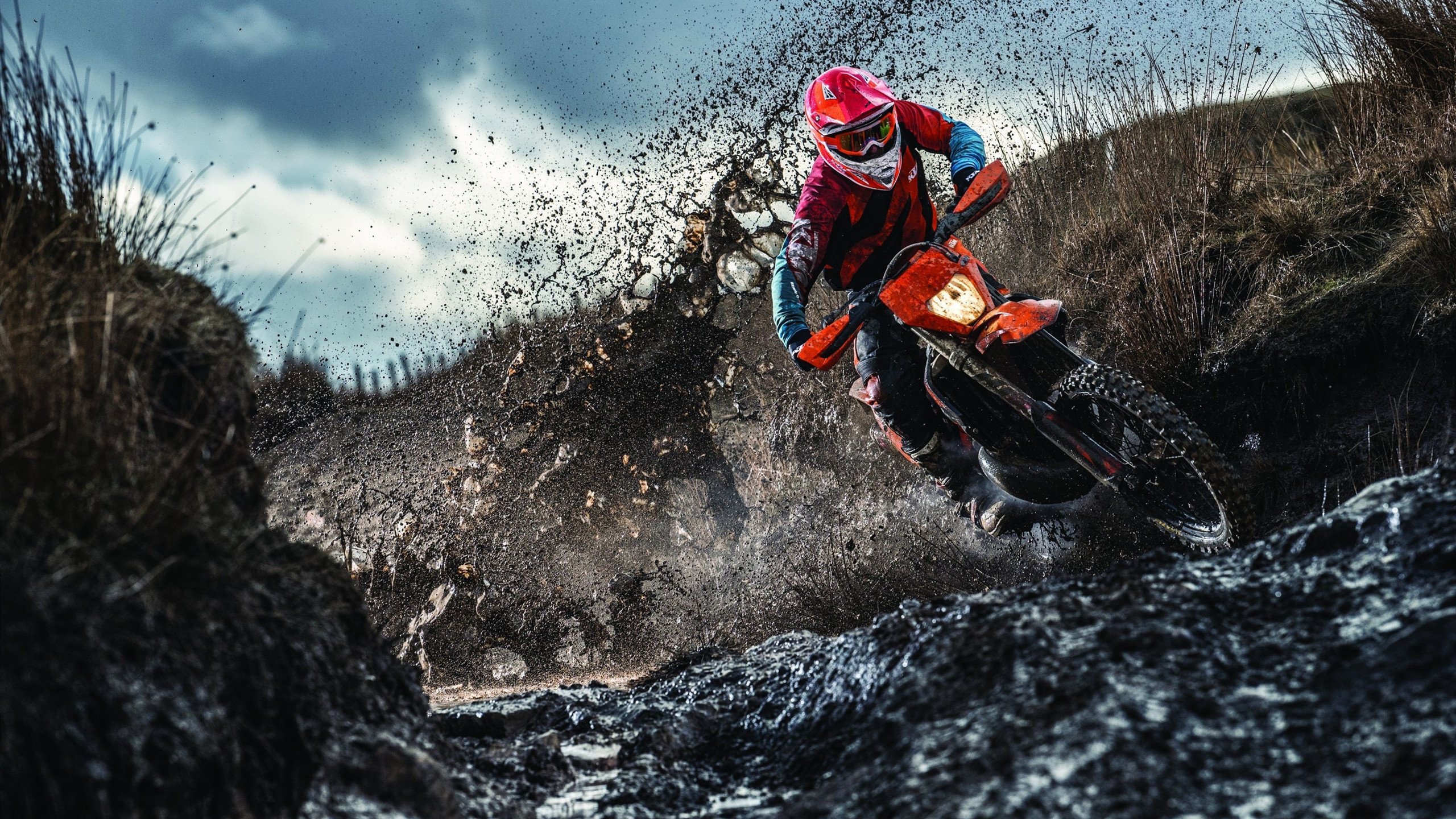 多重身份展示魅力！前热刺铁卫生涯之余积极尝试文艺生活，热刺新后卫